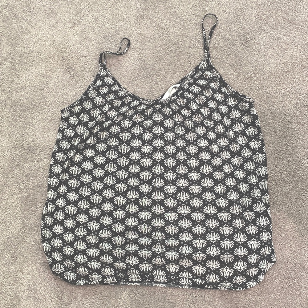 Lotus flower patterned tank